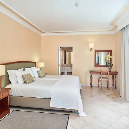 Ria Park Garden 4*