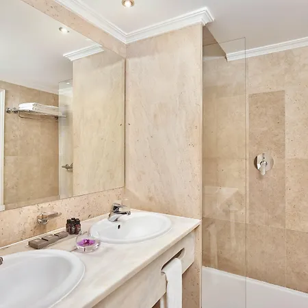 Ria Park Garden מלון