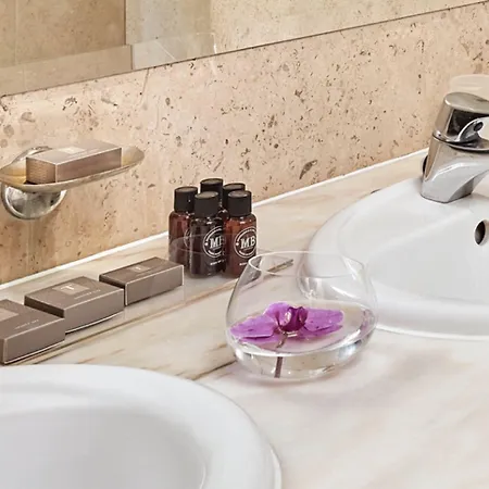 מלון Ria Park Garden 4*